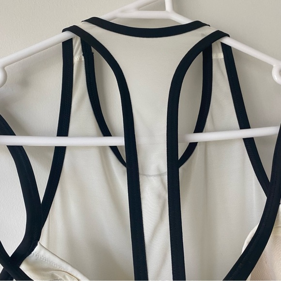 NWOT Reebok High Impact Hero Strong Wire Free Sports Bra in Chalk Size Medium - Picture 6 of 16